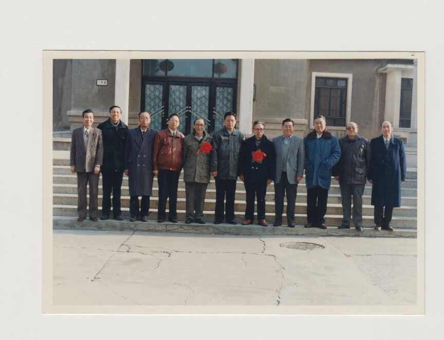 張彭熹、高世揚(yáng)當(dāng)選院士合影?